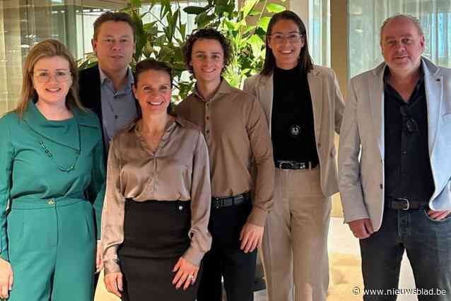 Glowi (Het Poetsbureau) trekt de grens met Nederland over