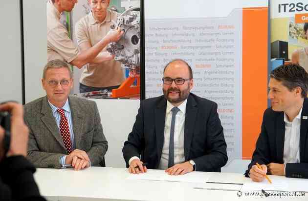 MINT-HUB Sachsen: mehr MINT-Förderung und Berufsorientierung in Schulen Kultusministerium, SCHULEWIRTSCHAFT Sachsen und Wissensfabrik, unterzeichnen Kooperationsvereinbarung