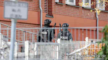 Ex-Schüler sollen Lehrerin mit Waffe bedroht haben – Vier Verdächtige festgenommen