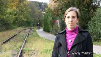 „Große Gefahr“: Güterzug fährt nun mittags - hunderte Schüler laufen am ungesicherten Gleis entlang