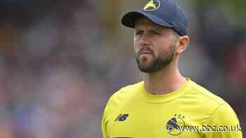 Ross Whiteley: Derbyshire re-sign all-rounder from Hampshire
