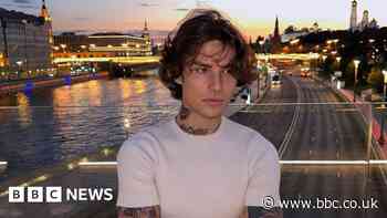 Xolidayboy: Russian TikTok star collapses on stage after draft notice