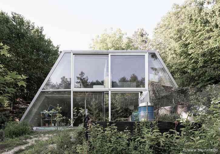 Waldblick aus dem Betonhügel
 - Wohnhaus von Studený architects in der Slowakei