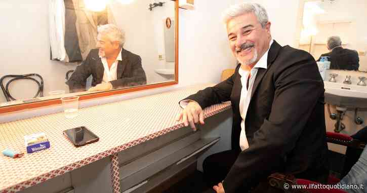 Pino Insegno fuori da L’Eredità: la decisione dopo il flop del Mercante in Fiera. Ora è testa a testa tra Insinna e Liorni