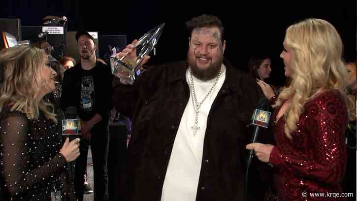 SEE IT: Jelly Roll accidentally breaks Best New Artist CMA Award