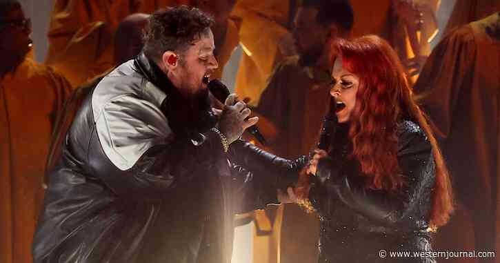 Wynonna Judd Speaks Out After Her 'Seriously Bizarre' CMA Awards Performance Worries Fans