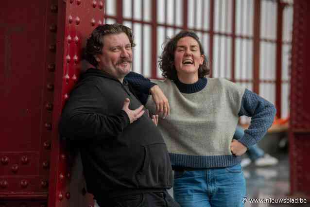 Russische comedians Alina (31) en Sergej (43) op podium voor Oekraïne: “Zitten er nog Russen in de zaal? En dan blijft het stil”