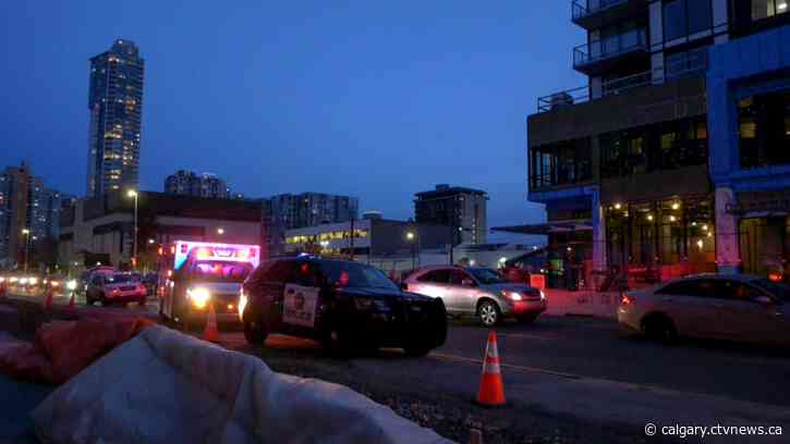 Police search for suspect after rush-hour carjacking in southwest Calgary