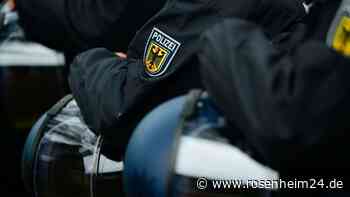 Mann (29) bedroht Bahnangestellte und beißt Polizisten – jetzt hagelt es Anzeigen