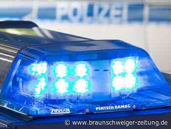Unbekannte zertrümmern Heckscheibe in Detmerode