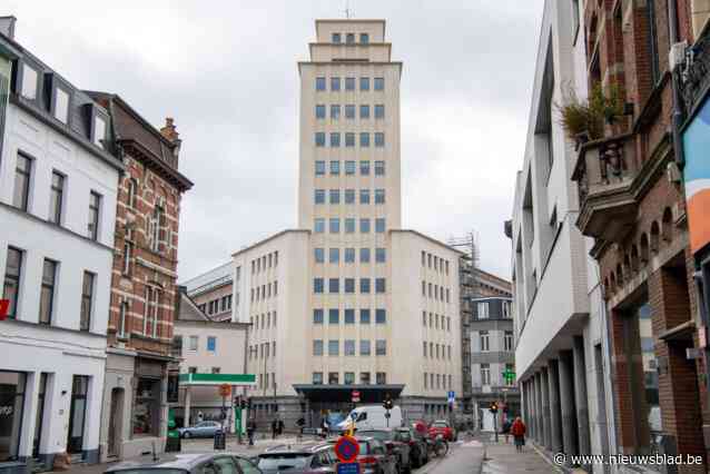 IN BEELD. Toren van Den Bell opnieuw uit de stellingen