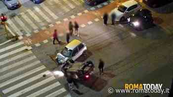 Incidente via Monte Cervialto: auto ribaltata all'incrocio dopo scontro con un'altra vettura