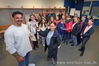 Paderborner Schüler löchern SCP-Trainer Kwasniok und Stürmer Grimaldi