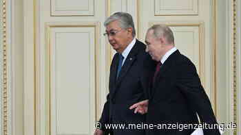 Kasachstans Präsident düpiert Putin mit vielsagendem Statement – Wilde Spekulationen zum Hintergrund