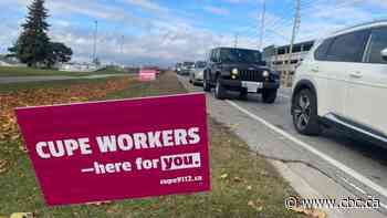 Whitby, town's workers back at bargaining table after month without garbage pickup