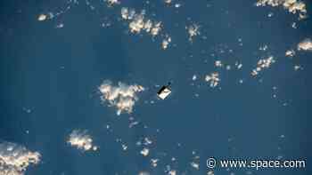 Astronauts dropped a tool bag during an ISS spacewalk, and you can see it with binoculars