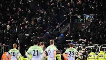 Prügelei zwischen Polizei und Fans von Hannover 96 bei Topspiel auf St. Pauli