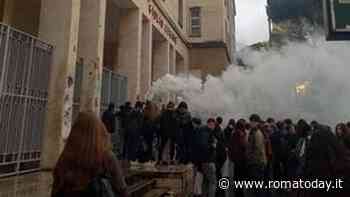 Le gite scolastiche sono troppo costose e gli studenti del liceo "Giulio Cesare" scioperano in massa