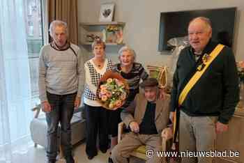 José (99) ontvluchtte Spaanse burgeroorlog en leerde Elza (95) kennen, nu zijn ze 75 jaar getrouwd: “Ons geheim? Elkaar goed verstaan en helpen”