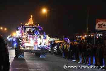 Feestelijke lichtjes, Urbanus, foodtrucks en de Kerstman: Pajottenland maakt zich op voor vijf sfeervolle tractorparades