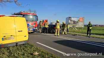 Aanrijding tussen vier auto's, zwangere vrouw naar het ziekenhuis