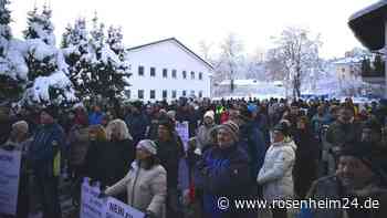 Rott demonstriert auch bei minus 11 Grad gegen Flüchtlings-Unterkunft: Das soll jetzt passieren