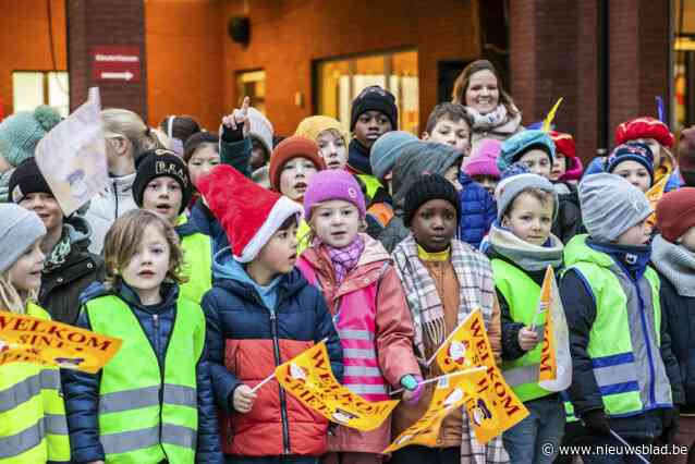 Sint maakt spectaculaire intrede in SBC Heilig Hartplein
