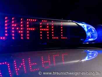 Auffahrunfall in Wolfsburg: Polizei sucht nach Fußgänger