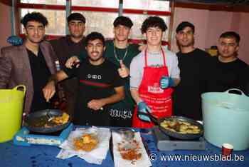 130 bezoekers proeven van het beste van de wereldkeuken in Rode Kruisopvangcentrum
