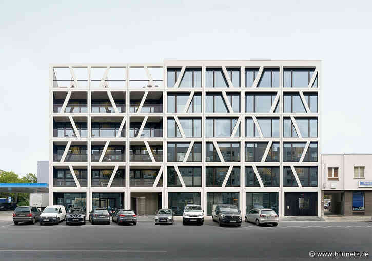 Ganz schön schräg
 - Bürohaus in Berlin von Richter Musikowski