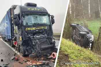 Botsing tussen twee vrachtwagens en personenwagen op Kennedylaan: één bestuurder gewond