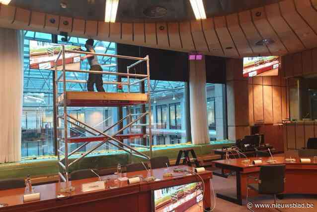 Media Noord plakt dertig jaar raamfolies voor allerlei toepassingen: “Bij het bezoek van Donald Trump in Brussel maakten we een grote flater”