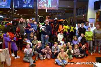 Sint en pieten op bezoek bij brandweerpost Brakel