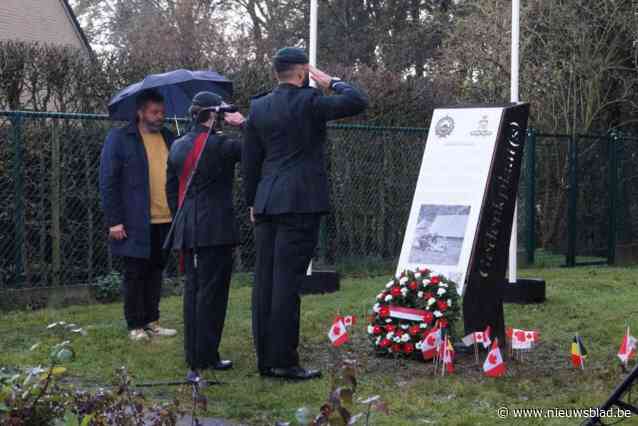 Wommelgem onthult gedenkplaat bij veldgraf Selsaeten “Moedige Canadese soldaten mogen nooit vergeten worden”