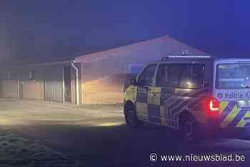 Landbouwer (54) dood aangetroffen in varkensstal, parket start onderzoek