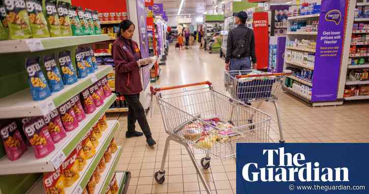 Watchdog to investigate price cuts for UK supermarket loyalty cardholders