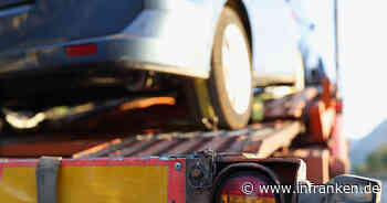 Heftiger Auffahrunfall auf der A73 im Kreis Bamberg - drei Autos krachen im Berufsverkehr ineinander