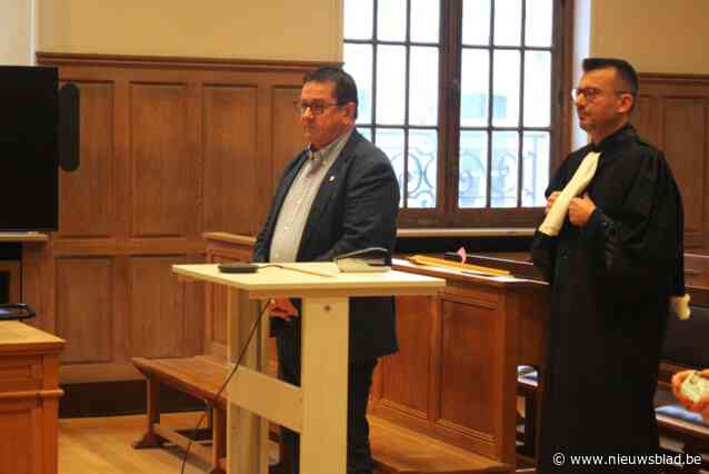 Burgemeester riskeert jaar cel voor belangenvermenging, maar ontkent in alle talen: “We leven al twee jaar in een hel”