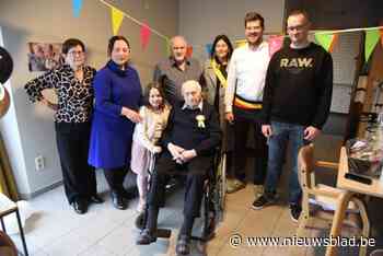 Petrus viert honderdste verjaardag met familie, rusthuisbewoners en … zijn dagelijkse citroenjenever