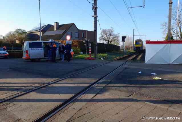 Dodelijk ongeval in Zele is derde aanrijding op gesloten overweg in vijf dagen: “Stop bij rood licht en gesloten slagboom”