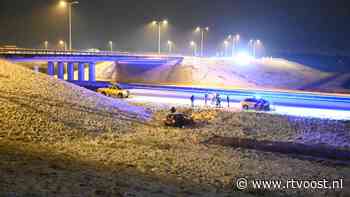 112 Nieuws | Auto glijdt van talud A35 bij Wierden