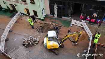Havarie: Pflaster nach oben gedrückt: Rohrbruch im Zentrum von Jena