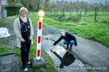 De Watergroep breekt weg open, maar herstelt asfalt niet: “Al half jaar één grote modderpoel voor ons huis”