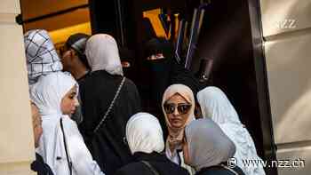 Absurde Preise und Warteschlangen: Haben die Luxusmarken den Bogen überspannt?