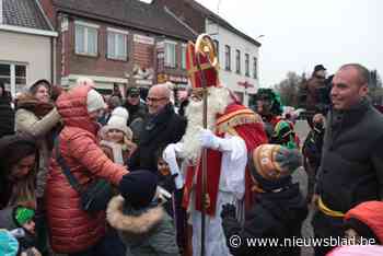 Sinterklaas doet intrede met paard en koets