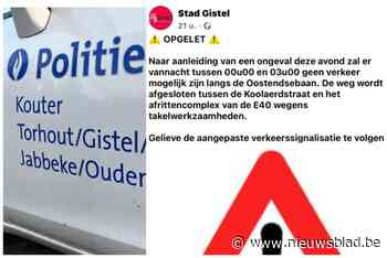 Tractor kantelt in Gistel en zorgt meteen voor veel verkeershinder, weg volledig afgesloten voor takelwerken