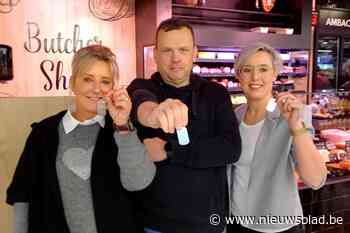 Marc (52) bedankt zijn ‘helden van de Spar’ nadat hij onwel werd tijdens het winkelen: “We worden hier even stil van”