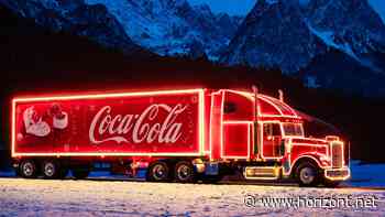 Markenkooperation: DB Cargo bringt den Cola-Weihnachtstruck auf die Schiene