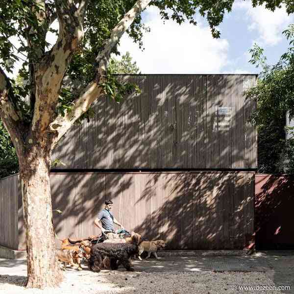 La Base Studio wraps glass Buenos Aires house with shading screen