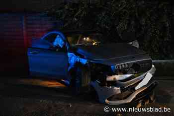 Veel blikschade na aanrijding op kruispunt: “Ze rijden hier vaak te snel”